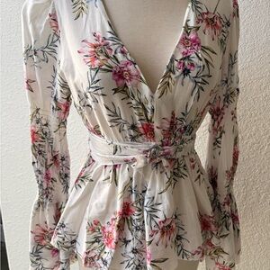 Intermix Women's Feminine Romantic V-Neck Cinch Waist Floral Blouse Size M‎